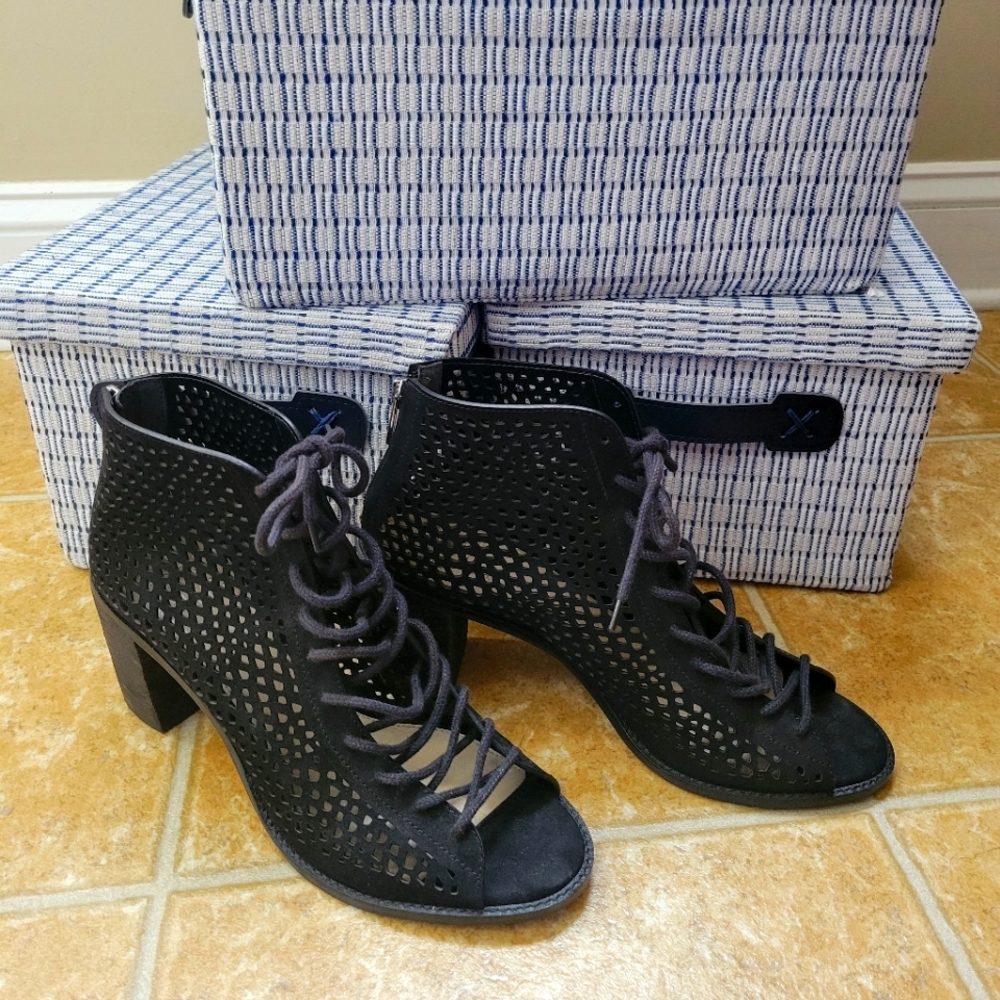 Vince Camuto 10 Black